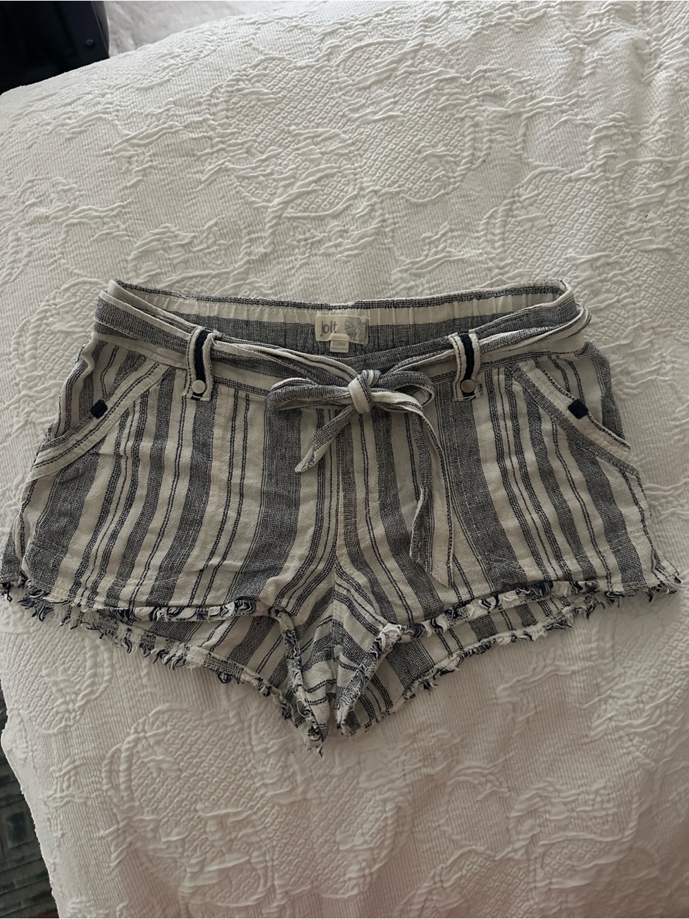 Jolt Striped Tie-Waist Linen Blend Shorts inBlue/White
